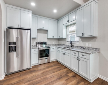 2904 8th Avenue - Photo Thumbnail 5