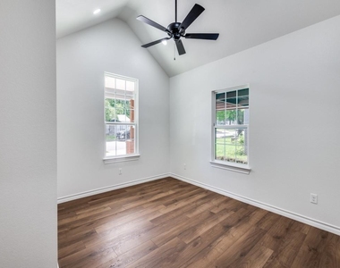 2904 8th Avenue - Photo Thumbnail 6
