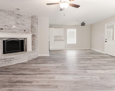 501 Edgewood Avenue - Photo Thumbnail 3