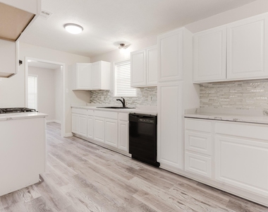 501 Edgewood Avenue - Photo Thumbnail 6