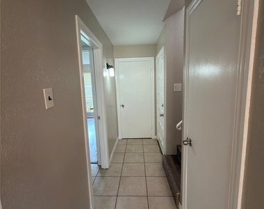358 Valley Park Drive - Photo Thumbnail 8