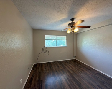 358 Valley Park Drive - Photo Thumbnail 16