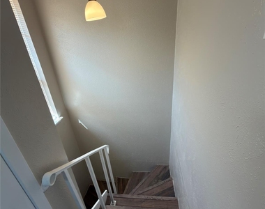 358 Valley Park Drive - Photo Thumbnail 15