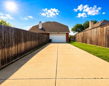1114 Hidden Creek Drive - Photo Thumbnail 13