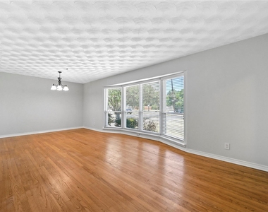 3468 Townsend Drive - Photo Thumbnail 4