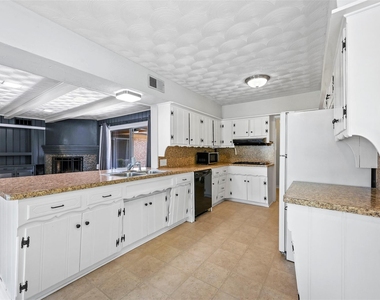 3468 Townsend Drive - Photo Thumbnail 6