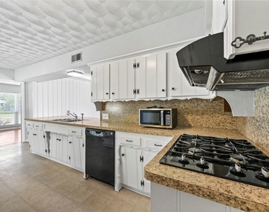 3468 Townsend Drive - Photo Thumbnail 8