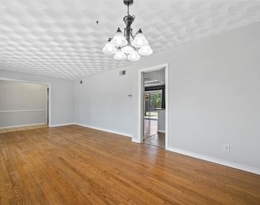 3468 Townsend Drive - Photo Thumbnail 5
