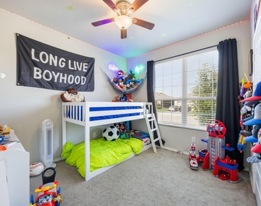 1017 Waverly Drive - Photo Thumbnail 13