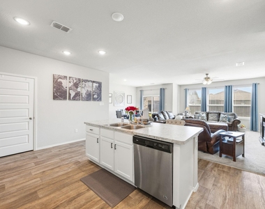 1017 Waverly Drive - Photo Thumbnail 5