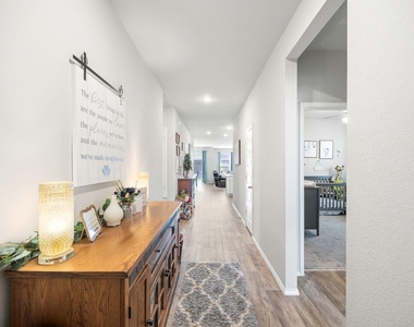 1017 Waverly Drive - Photo Thumbnail 2