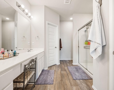 1017 Waverly Drive - Photo Thumbnail 22