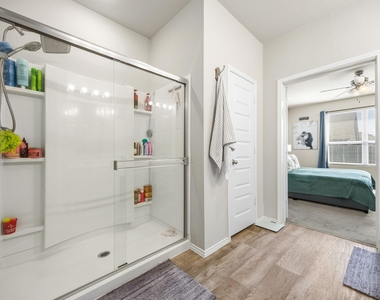 1017 Waverly Drive - Photo Thumbnail 23