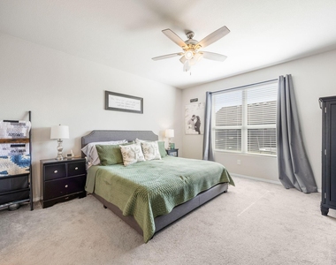 1017 Waverly Drive - Photo Thumbnail 18