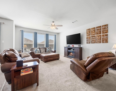 1017 Waverly Drive - Photo Thumbnail 8