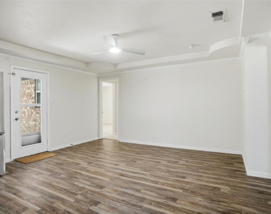 129 Mountain View Drive - Photo Thumbnail 2