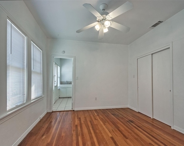 5407 Worth Street - Photo Thumbnail 10