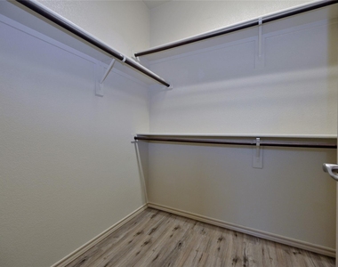 5921 Comanche Peak Drive - Photo Thumbnail 21