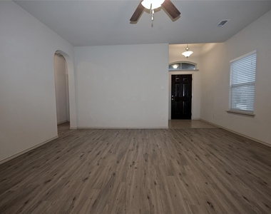 5921 Comanche Peak Drive - Photo Thumbnail 15