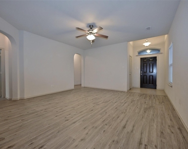 5921 Comanche Peak Drive - Photo Thumbnail 14