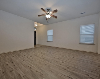 5921 Comanche Peak Drive - Photo Thumbnail 13