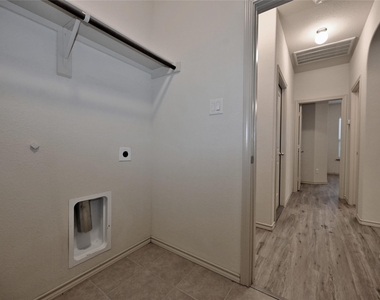 5921 Comanche Peak Drive - Photo Thumbnail 28