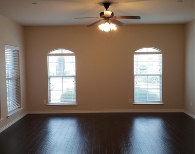 4153 Comanche Drive - Photo Thumbnail 2
