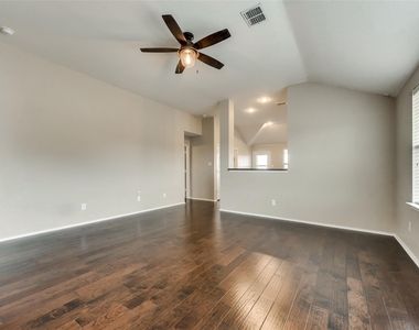 206 Spruce Trail - Photo Thumbnail 5