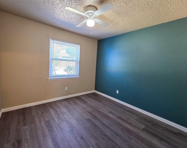 4915 S Prairieview Court - Photo Thumbnail 24