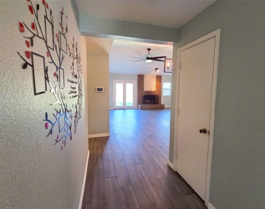 4915 S Prairieview Court - Photo Thumbnail 12