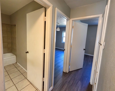 4915 S Prairieview Court - Photo Thumbnail 14