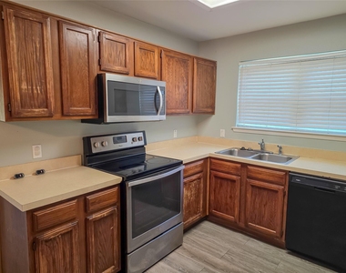 4915 S Prairieview Court - Photo Thumbnail 7