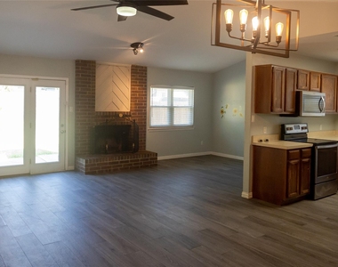 4915 S Prairieview Court - Photo Thumbnail 4