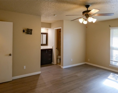 4915 S Prairieview Court - Photo Thumbnail 20