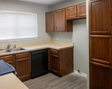 4915 S Prairieview Court - Photo Thumbnail 10