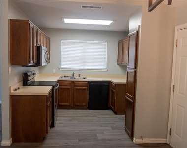 4915 S Prairieview Court - Photo Thumbnail 2