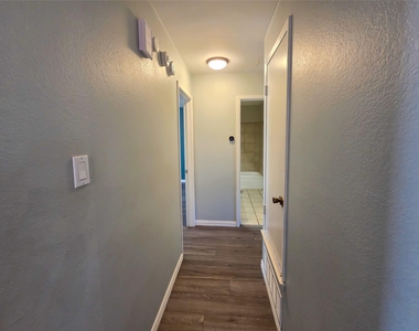 4915 S Prairieview Court - Photo Thumbnail 18