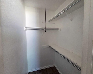 4915 S Prairieview Court - Photo Thumbnail 21
