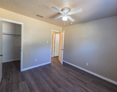 4915 S Prairieview Court - Photo Thumbnail 22