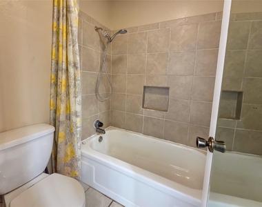 4915 S Prairieview Court - Photo Thumbnail 13
