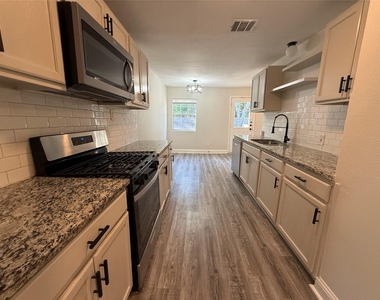 1033 S Hub Street - Photo Thumbnail 3