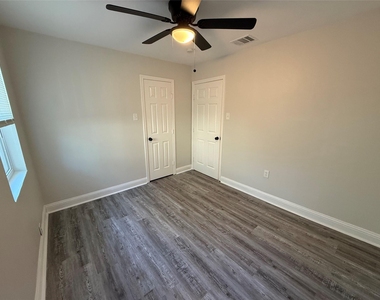 1033 S Hub Street - Photo Thumbnail 11