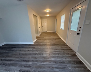 1033 S Hub Street - Photo Thumbnail 7