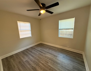 1033 S Hub Street - Photo Thumbnail 10