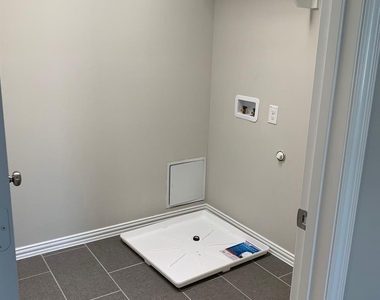 3909 Morel Drive - Photo Thumbnail 7