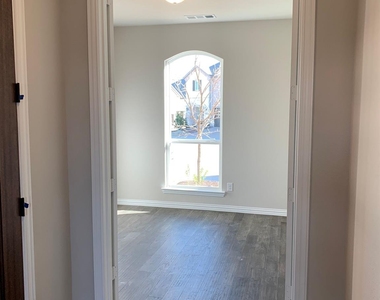 3909 Morel Drive - Photo Thumbnail 4