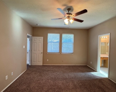 4001 Hawkins Drive - Photo Thumbnail 9