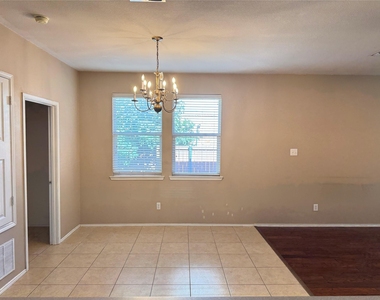 4001 Hawkins Drive - Photo Thumbnail 4