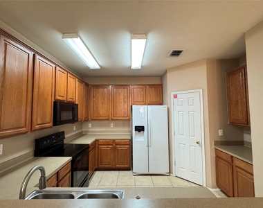 4001 Hawkins Drive - Photo Thumbnail 7