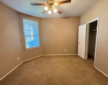 4001 Hawkins Drive - Photo Thumbnail 14